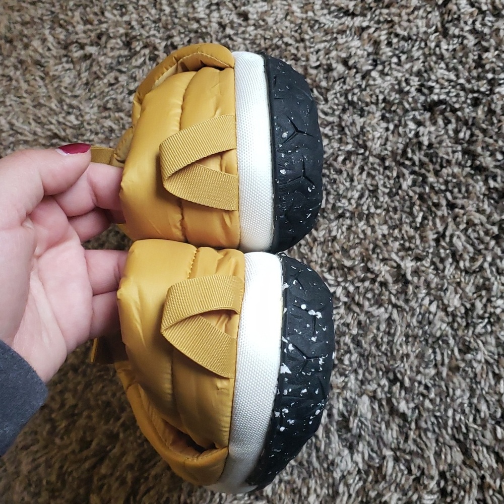 SOLD! The North Face Thermoball Women's Shoes - Picture 4 of 8